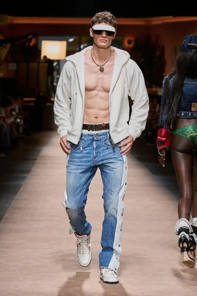 Look 19